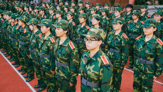 绿制服与晨曦