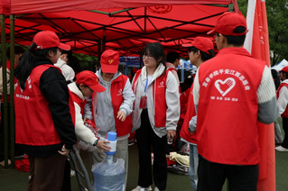 红色十字下的守护