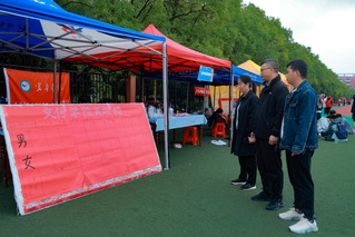 暖心慰问鼓士气，凝心聚力战赛场...