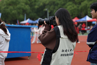 学生记者的笔尖战场