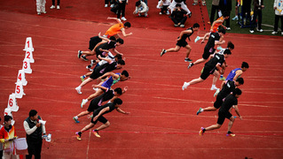 致百米跑道上的风