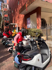 文传青协开展学雷锋校园电动车摆...